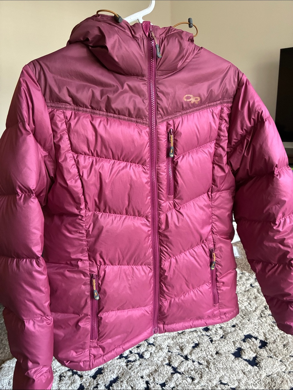 Outdoor Research Womenโs Transcendent Down Hoody - size medium